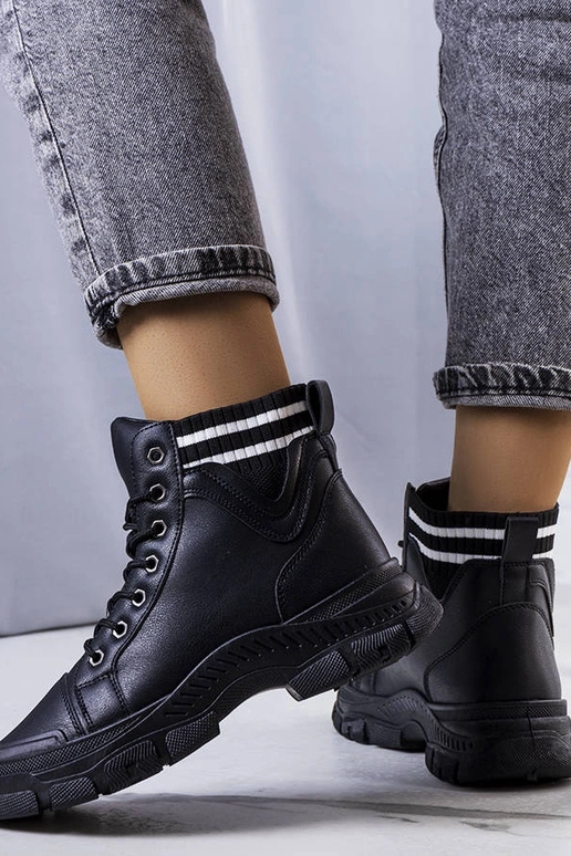 Stivali neri isolati di Innes