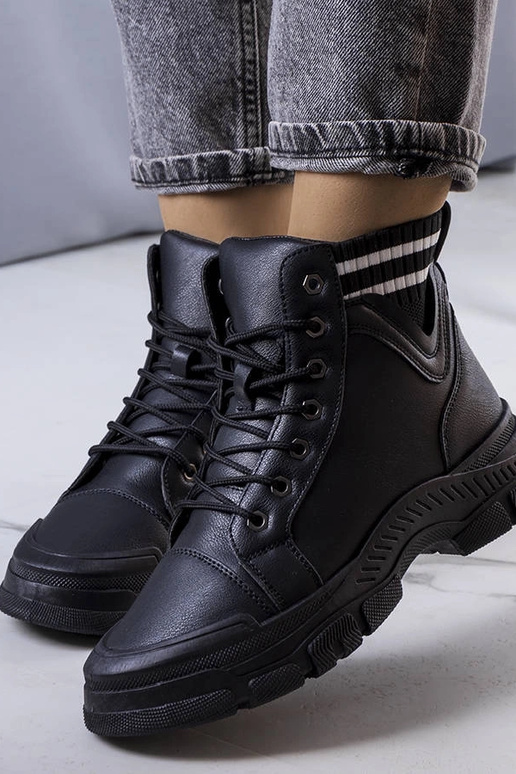 Stivali neri isolati di Innes