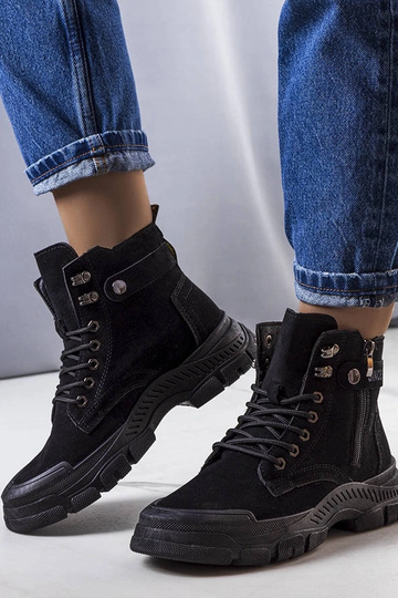 Stivali neri isolati in... 2