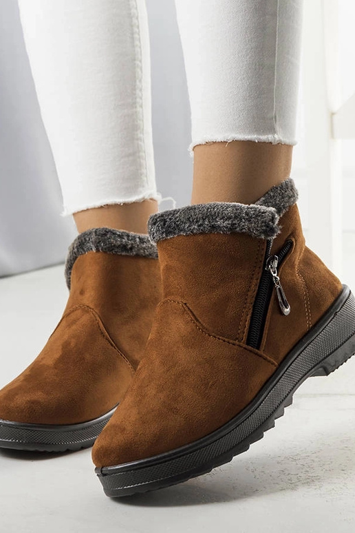 Stivali da neve isolati in cammello...