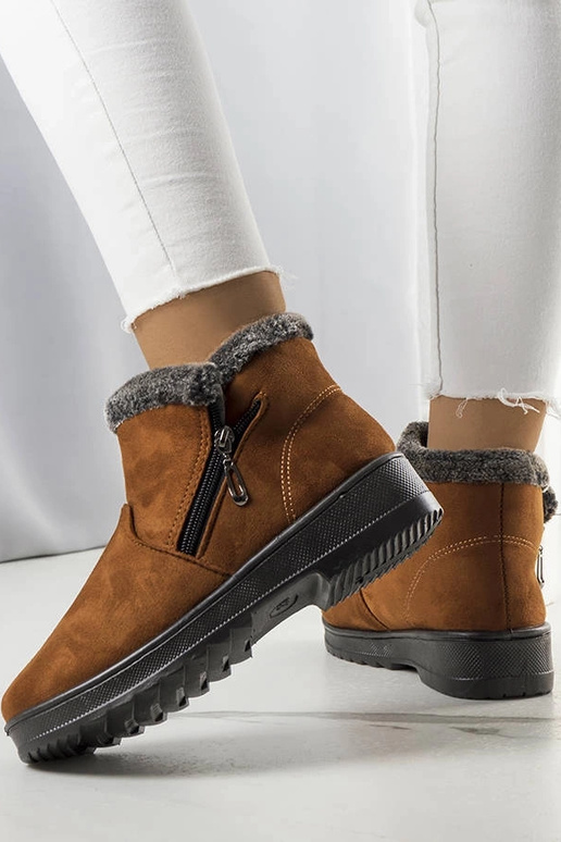 Stivali da neve isolati in cammello...