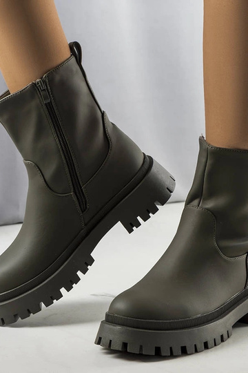 Stivaletti isolati verdi Basil