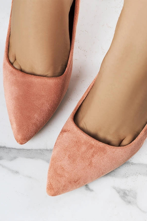 Le décolleté rosa con tacco alto di Emma