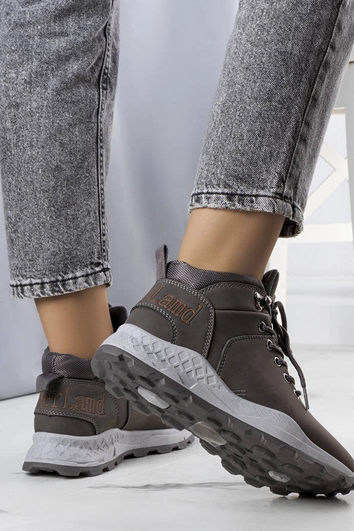 Stivali da donna isolati grigi Adleri