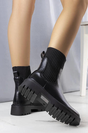 Stivaletti neri isolati Caland