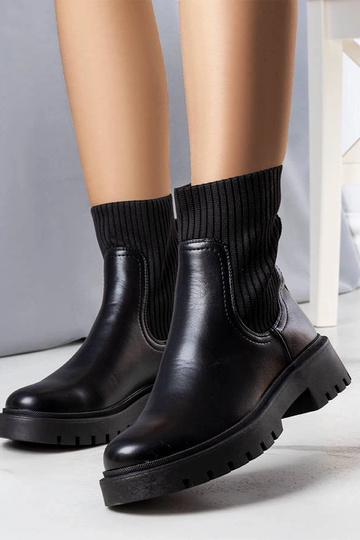 Stivaletti neri isolati Caland 2