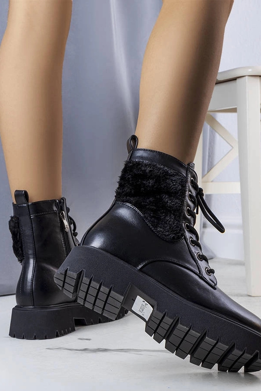 Stivali neri Dixie Fur isolati