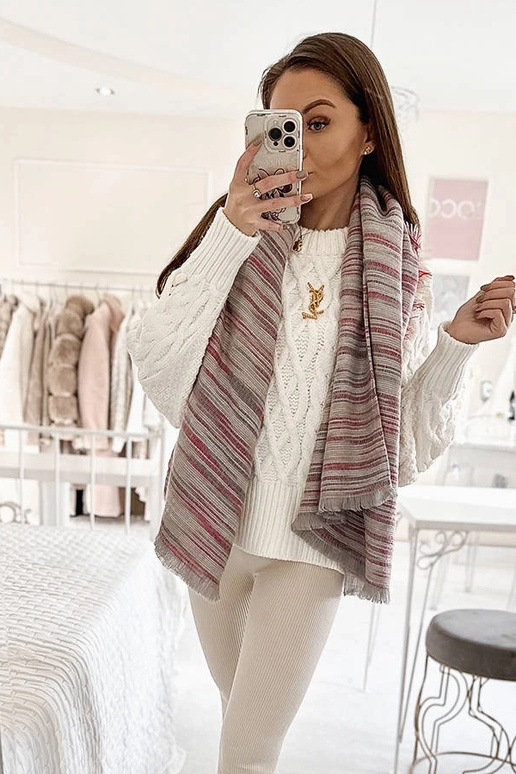 Sciarpa viola di Nyomi