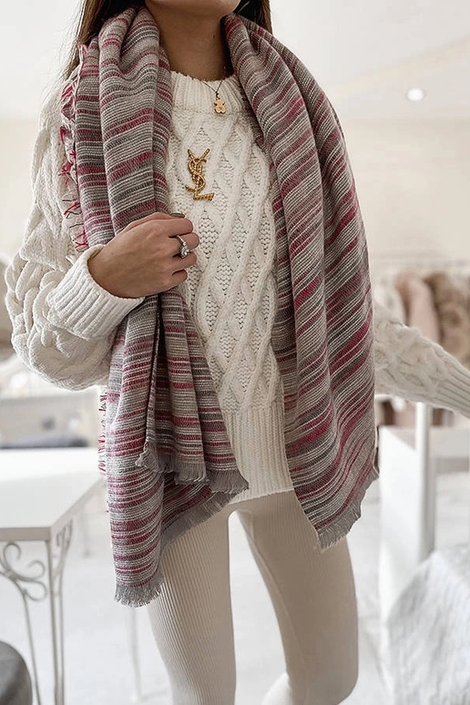 Sciarpa viola di Nyomi