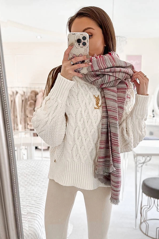 Sciarpa viola di Nyomi