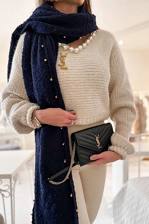 Scialle blu navy con perline dorate...