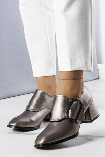 Décolleté Ailani con tacco...