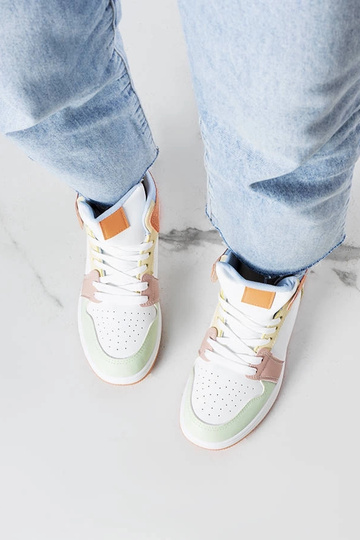 Sneakers alte arancioni di Kari 2