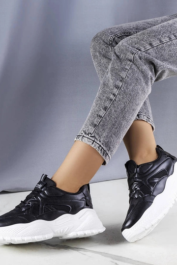 Sneakers nere con suola Lorene massiccia