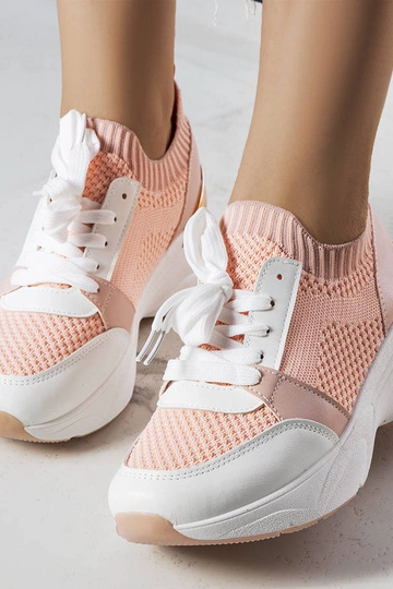Le sneakers rosa con zeppa di Ann 2