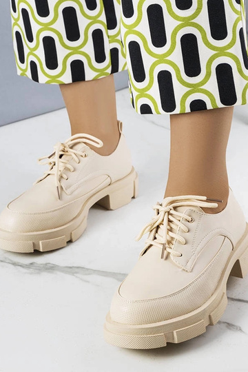 Scarpe beige con suola massiccia Kay