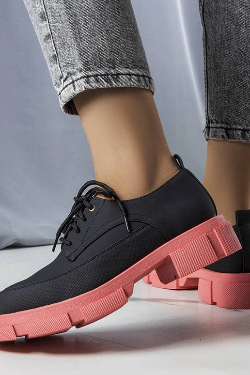 Stivaletti neri con suola Kay massiccia