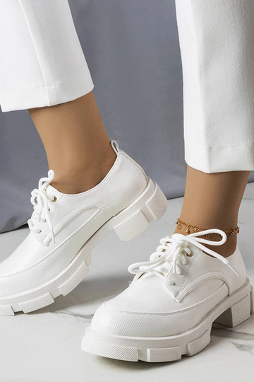 Mezze scarpe bianche su suola massiccia, "Kay" 2