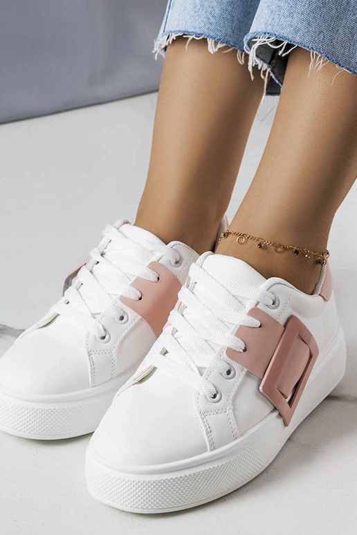 Sneakers bianche decorate con fibbia...