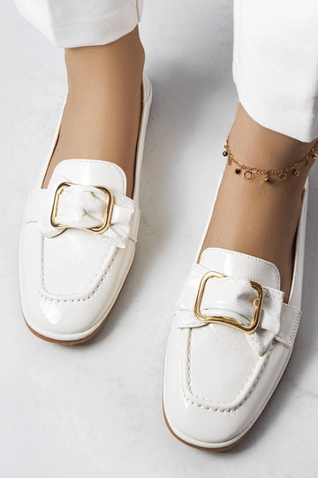 Mocassini bianchi...