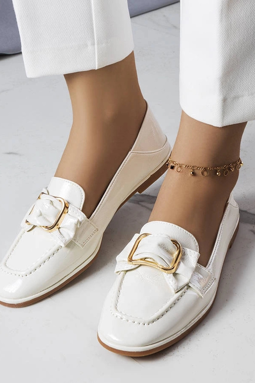 Mocassini bianchi verniciati con... Mocassini bianchi verniciati con...