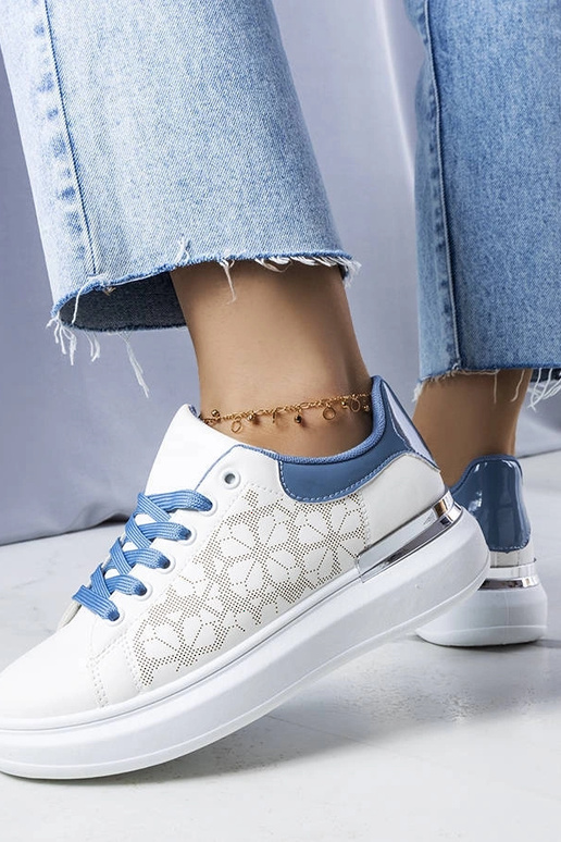 Le scarpe perforate bianche e blu di...
