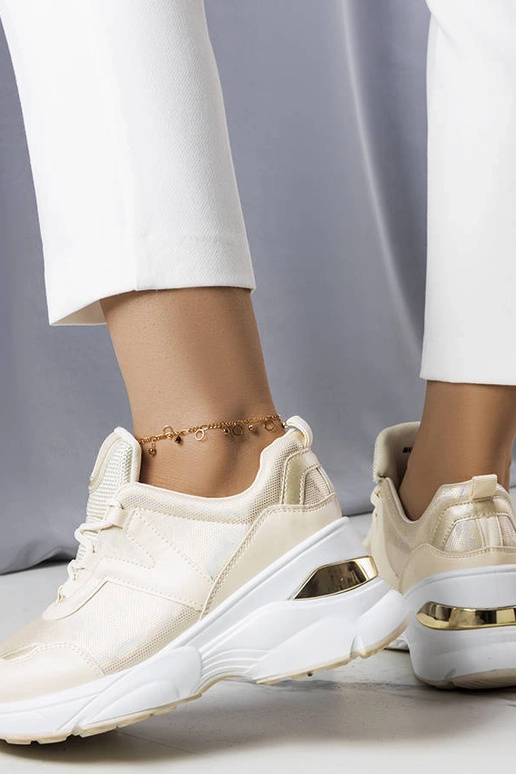 Sneakers beige con inserti metallici...