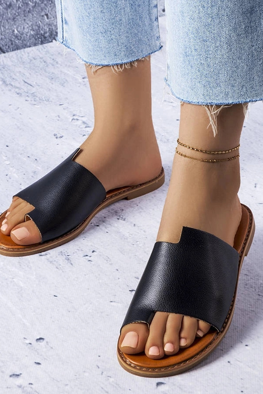 Ciabatte nere con gambale irregolare,...