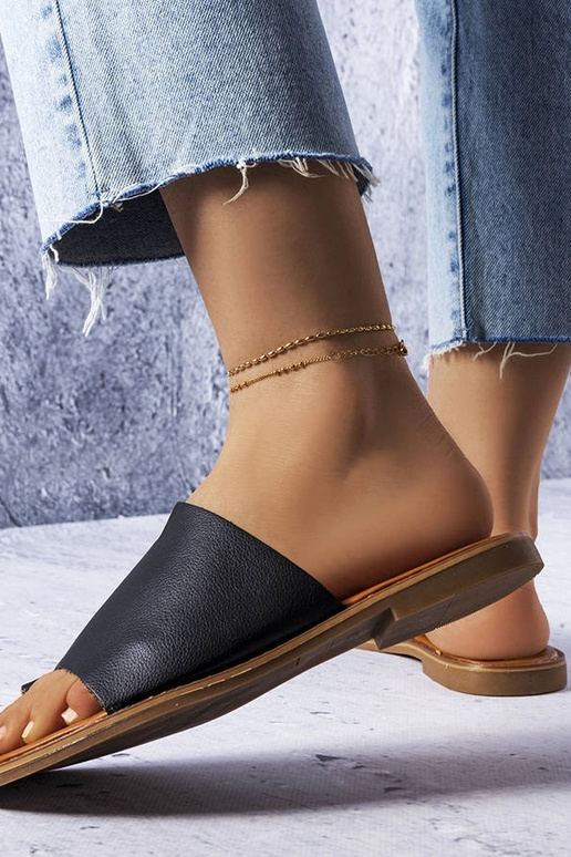 Ciabatte nere con gambale irregolare,...