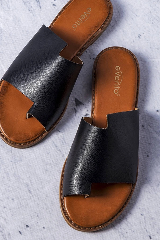 Ciabatte nere con gambale irregolare,...