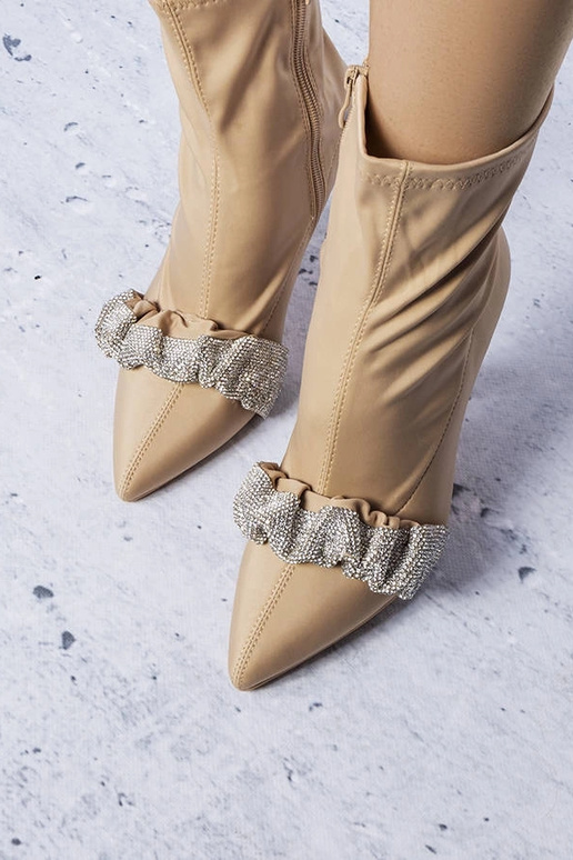 Stivaletti beige decorati con zirconi...