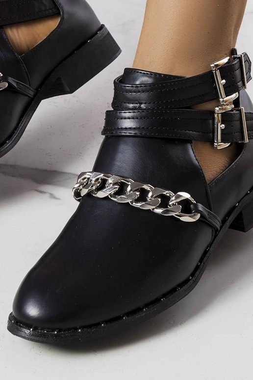 Stivaletti neri con ritagli in ratté