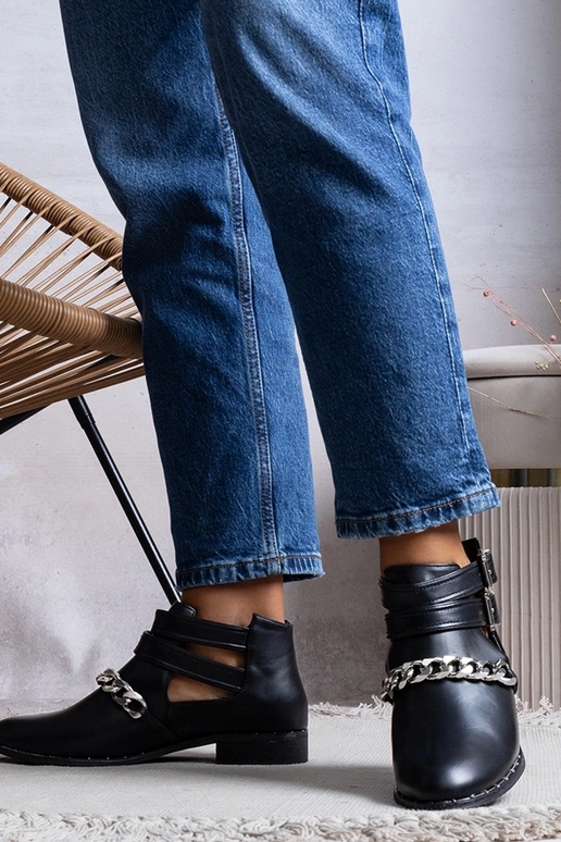 Stivaletti neri con ritagli in ratté