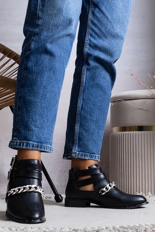 Stivaletti neri con ritagli in ratté