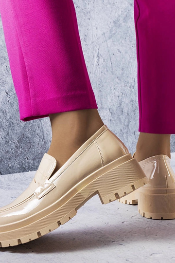 Scarpe Phaneuf in vernice beige 2
