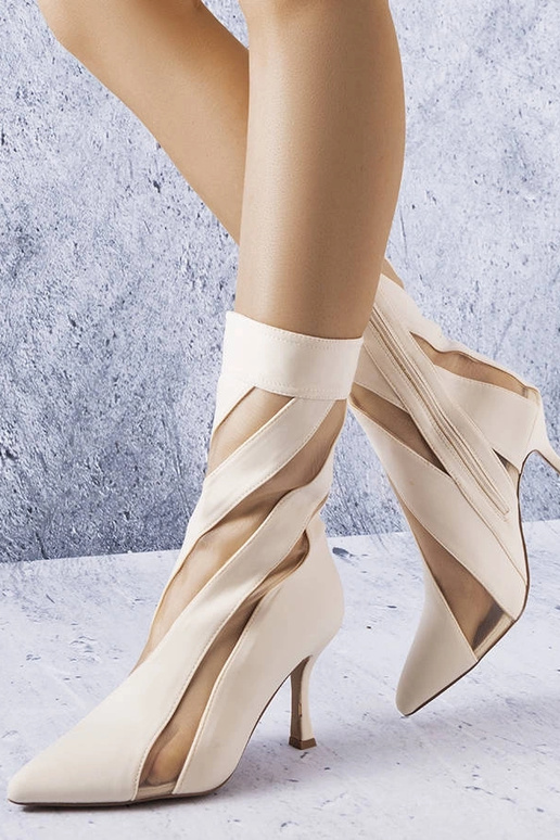 Stivaletti color sabbia con inserti...