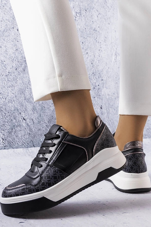 Sneakers nere decorate con il...