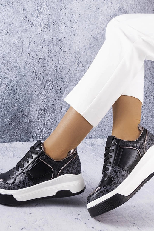 Sneakers nere decorate con il...