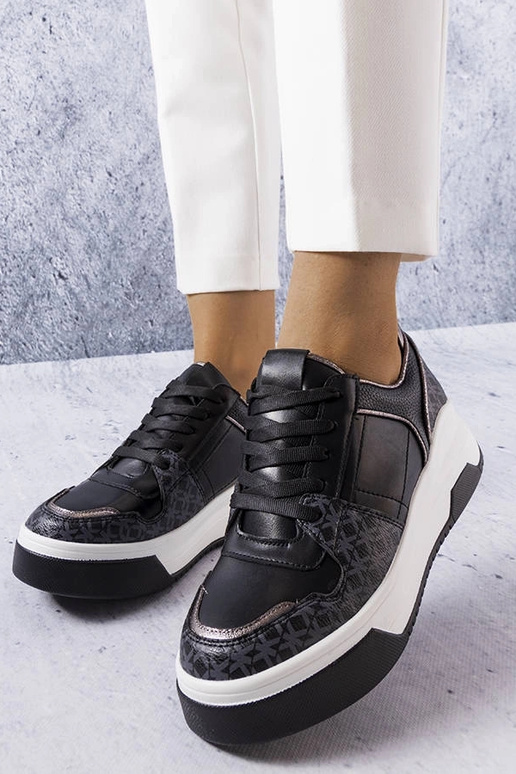 Sneakers nere decorate con il...