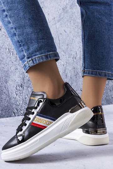 Scarpe nere con inserti in... 2