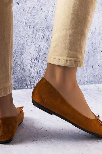 Ballerine con punta verniciata marrone Simard 2
