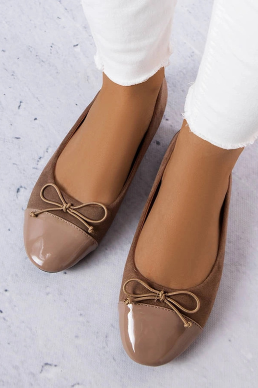 Ballerine con punta verniciata...