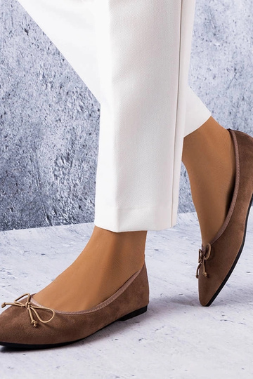 Ballerine marroni a punta...