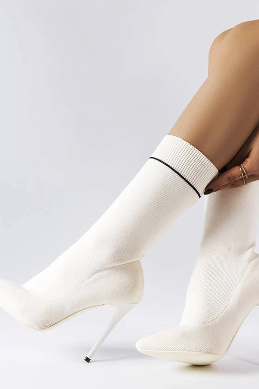 Stivali bianchi con tacco alto di...