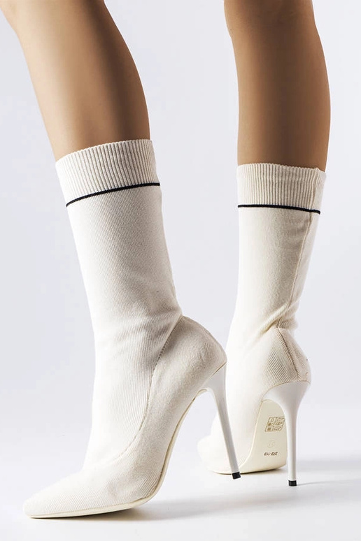 Stivali bianchi con tacco alto di...