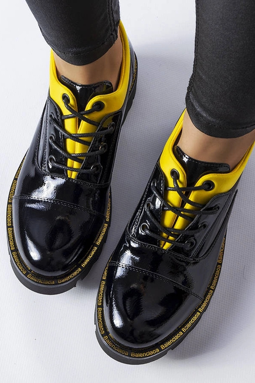 Pusbačiai laccati neri e gialli,... Pusbačiai laccati neri e gialli,...