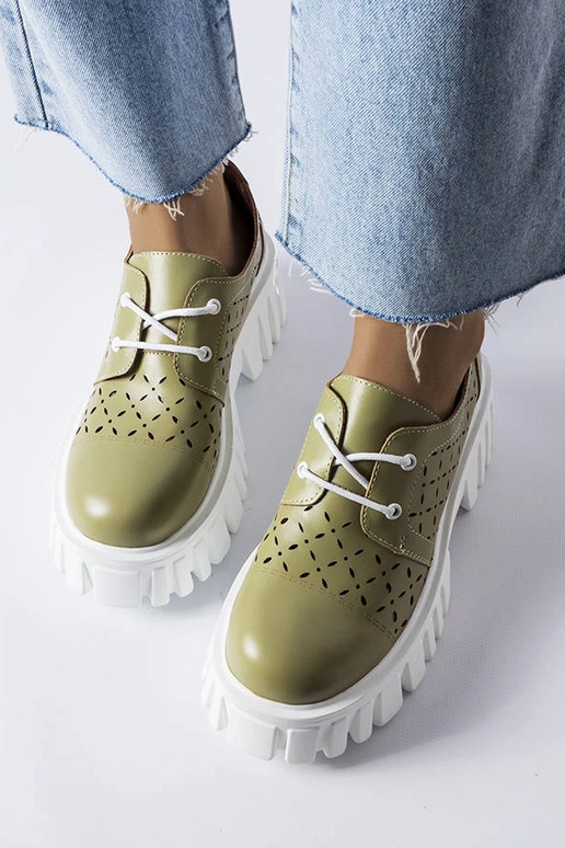 Scarpe Camus traforate verdi e grosse