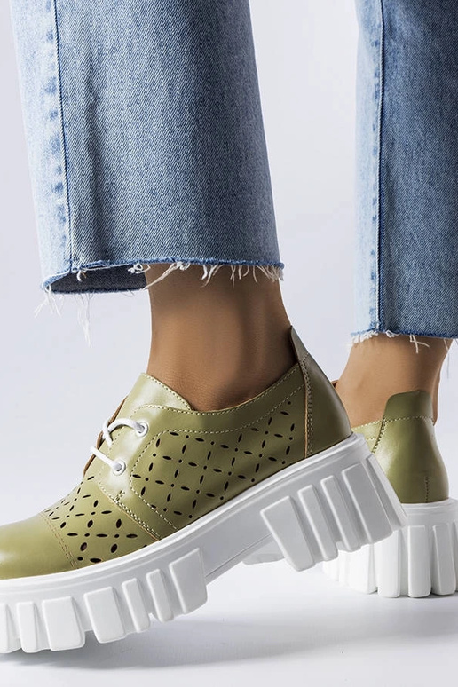 Scarpe Camus traforate verdi e grosse