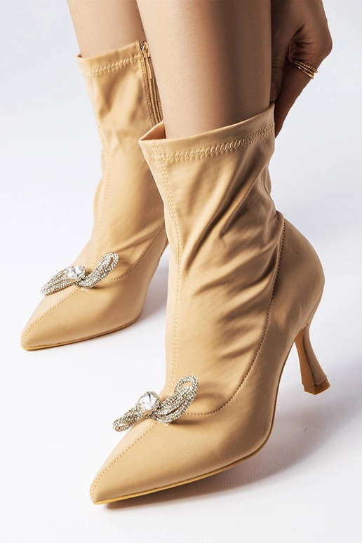 Stivaletti beige decorati con fiocco...