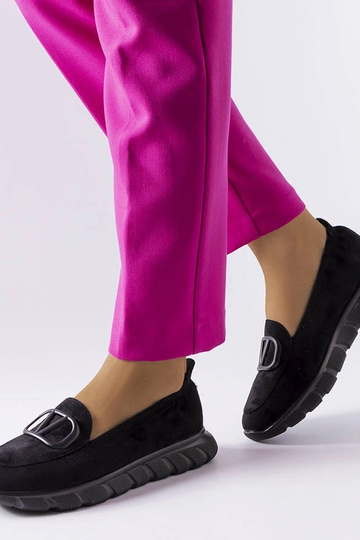 Scarpe sportive nere...